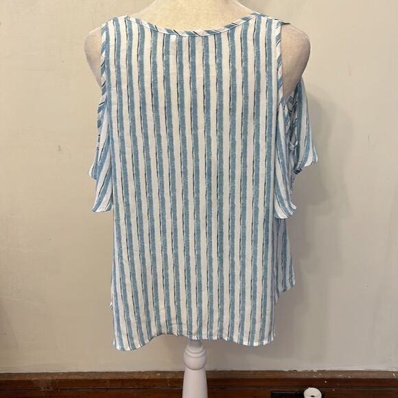 Lush blue white striped cold shoulder V neck blouse Size M EUC - Picture 4 of 8